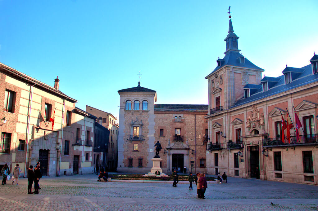 Paseo por el antiguo Madrid bocadillo de calamares
