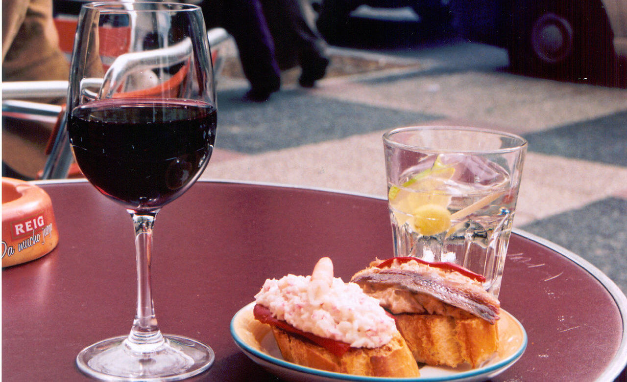vino español + tapas