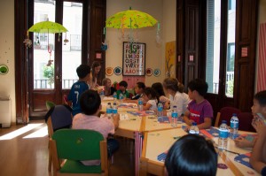 Group program: 13 children and their parents visit TANDEM