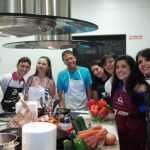 Español en grupo, cocinando, TANDEM Madrid